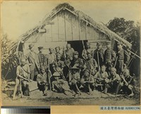 1874年牡丹社事件時西鄉從道與幕僚及臺灣原住民合照藏品圖，第3張